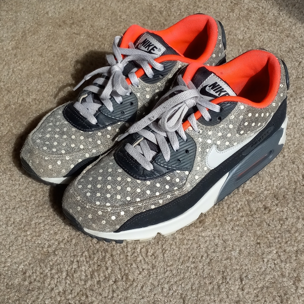 Size 8.5 men's Nike Air Max 90